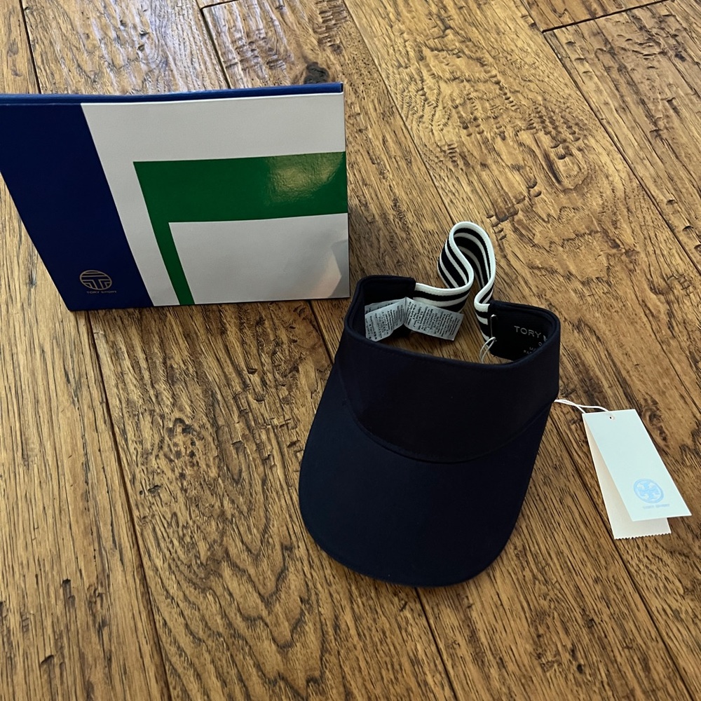 New with tags and box Tory Burch visor